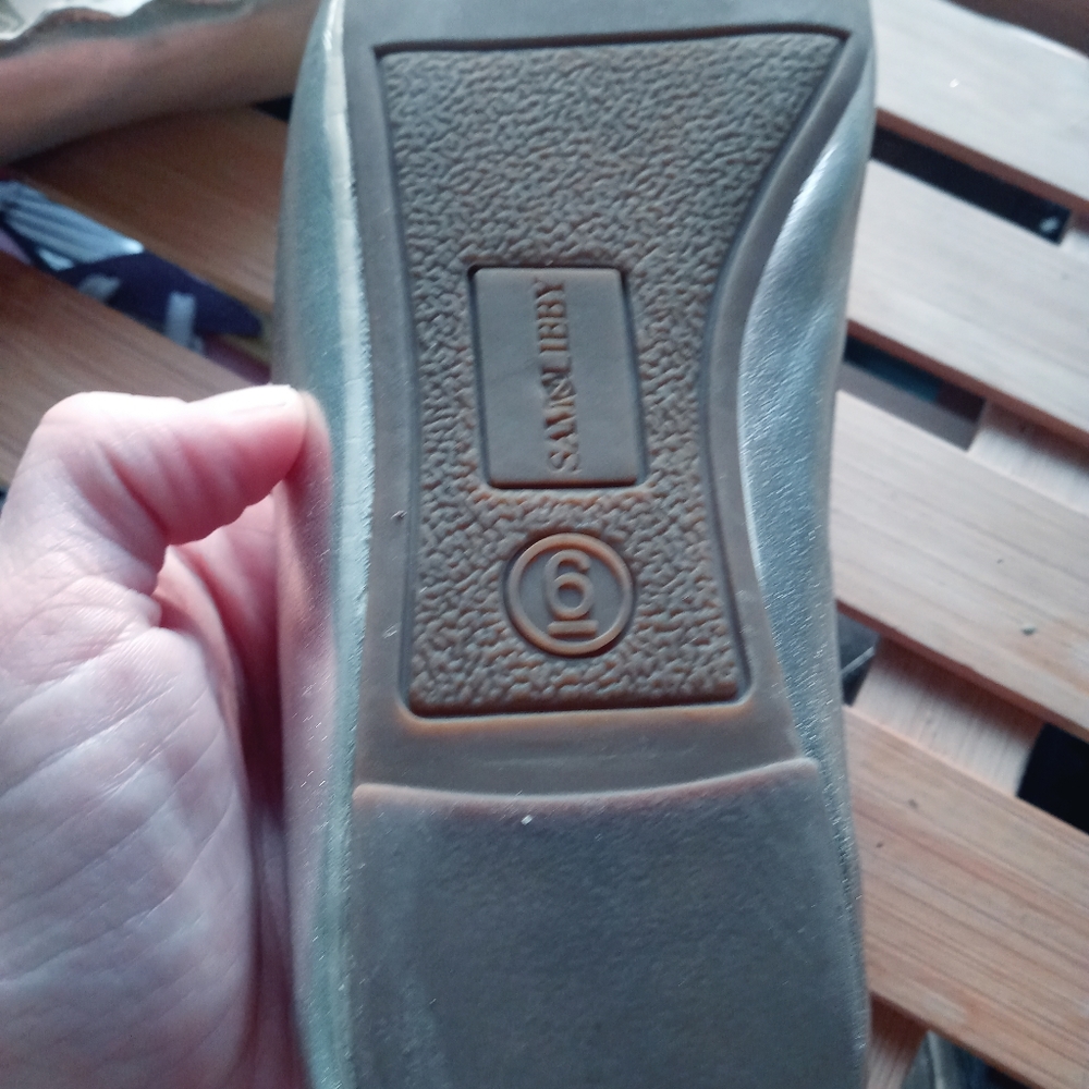 Shoes - Picture 3 of 3
